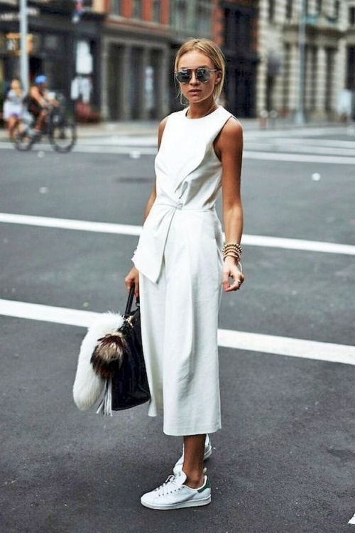 Белое платье - как составить модный образ